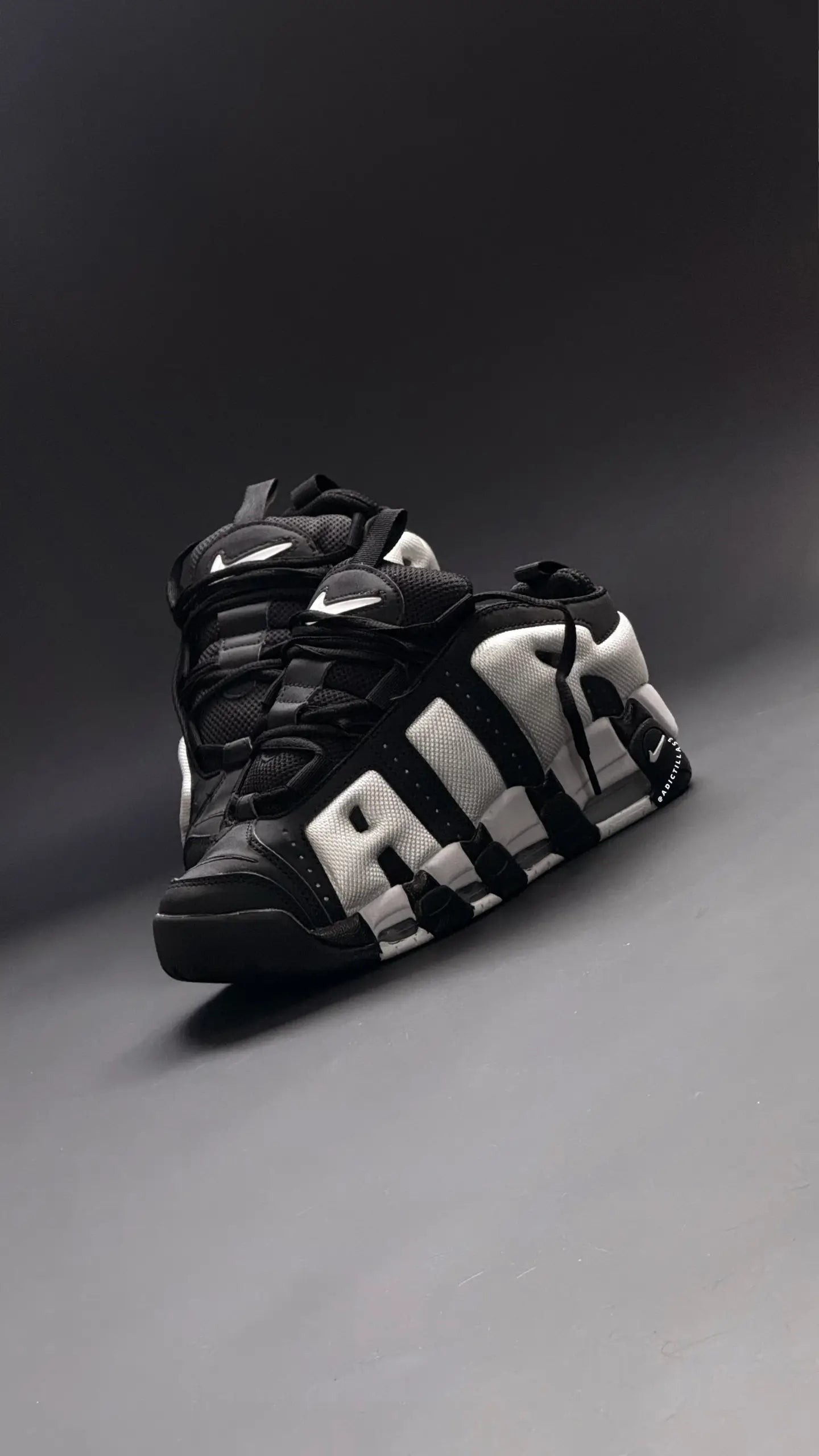 Nike Air More Uptempo Low .