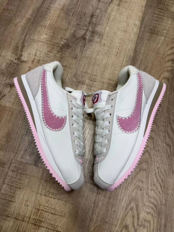 Nike Cortez con diseño clásico