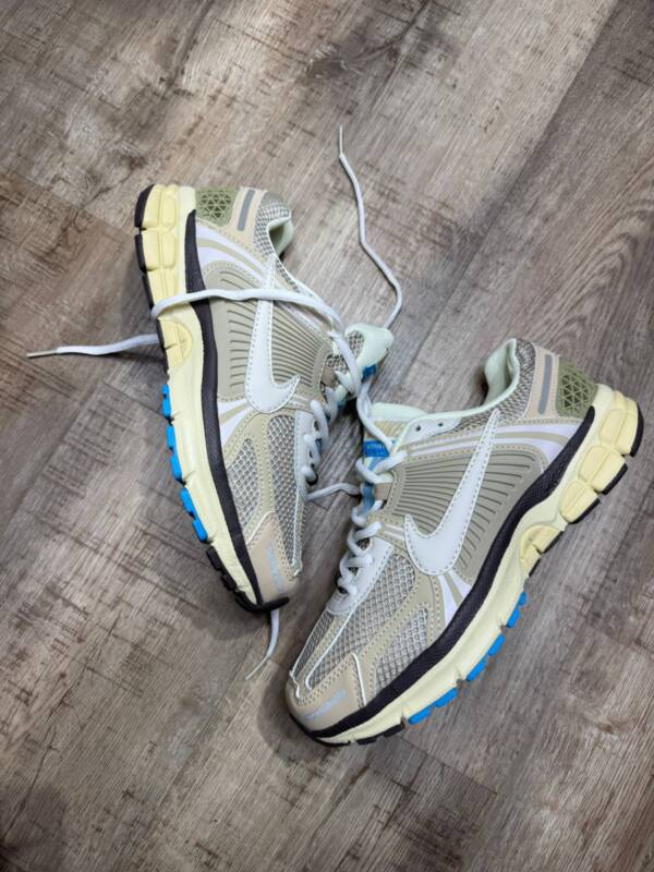 Nike, modelo Vomero 5