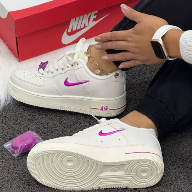 NIK E AIR FORCE 1 (San Valentín) 💕